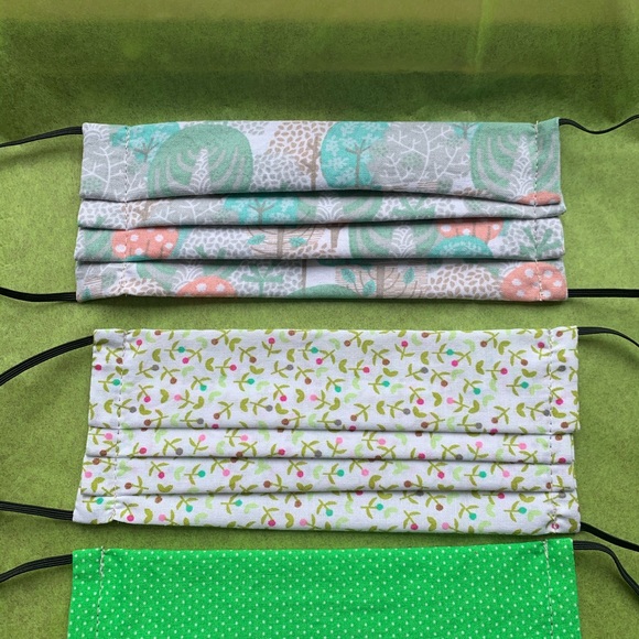 ❗️SOLD❗️Handmade adult face masks set of 4 - Picture 2 of 9